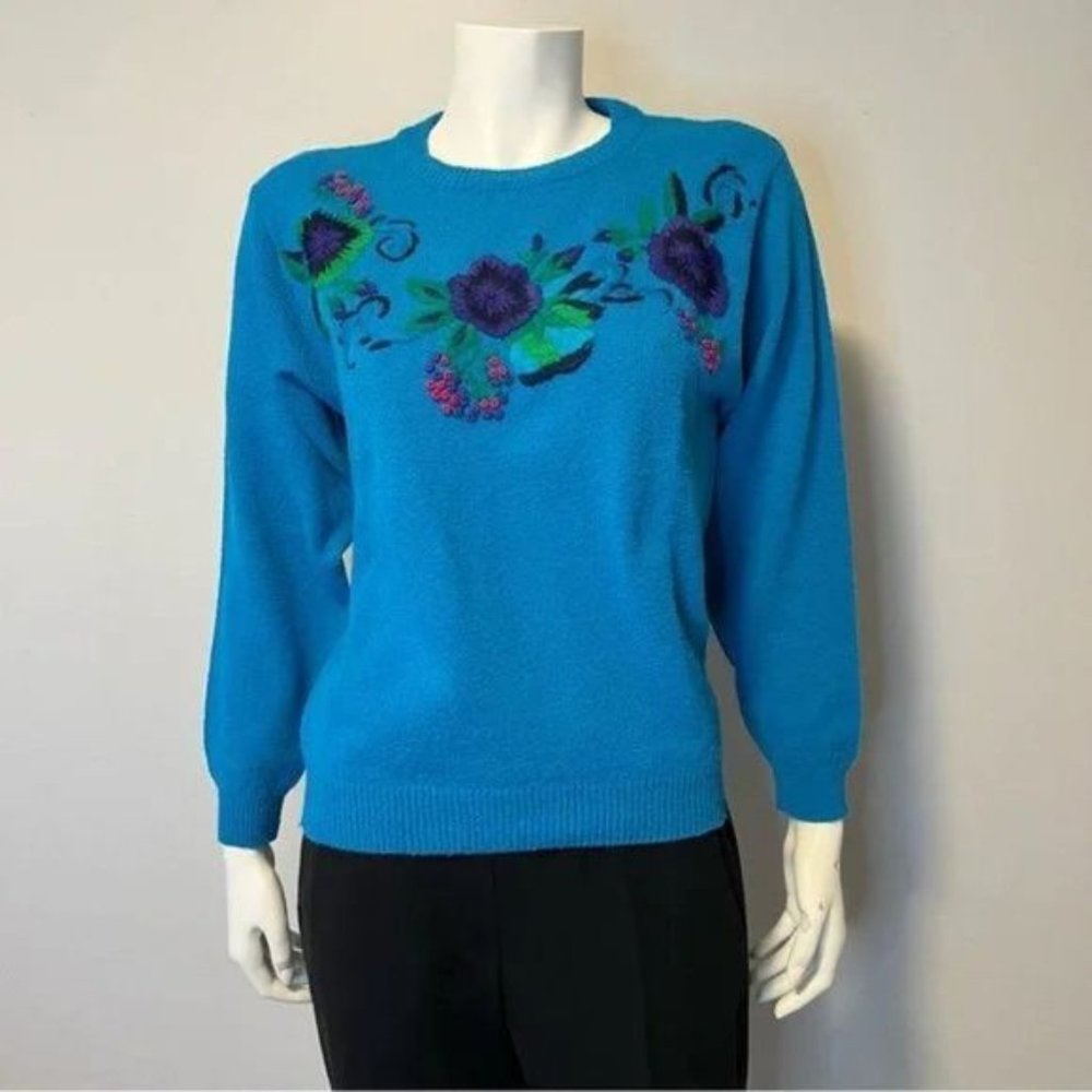 Vintage Cottagecore Hand embroidered Blue Jumper knit sweater size small